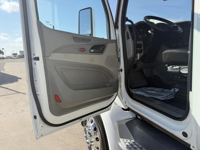 2021 Peterbilt 579 — photo 18