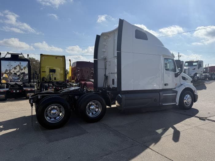 2021 Peterbilt 579 — photo 32
