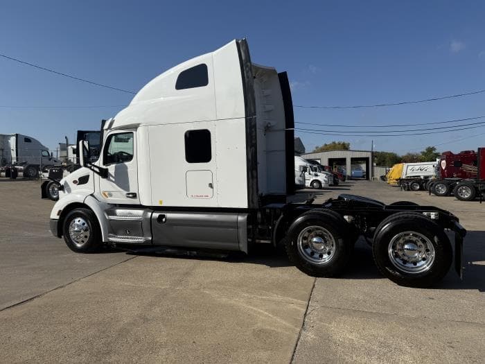 2021 Peterbilt 579 — photo 40