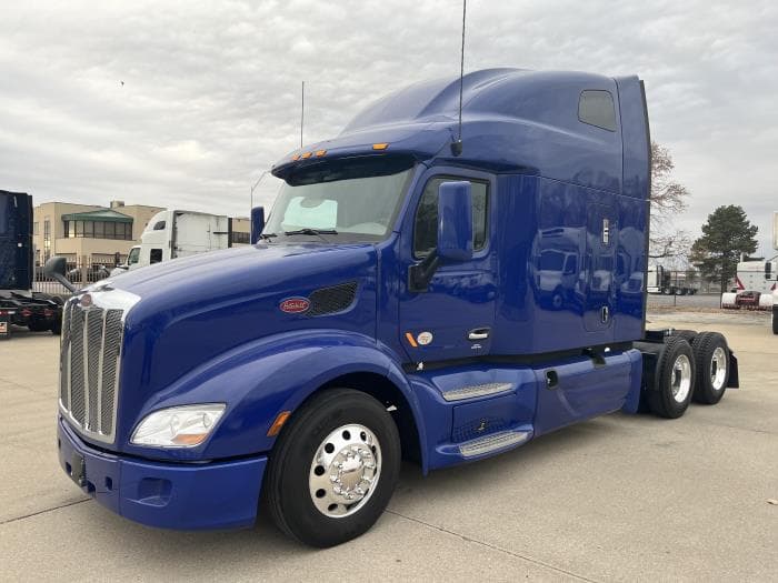 2022 Peterbilt 579 — photo 2