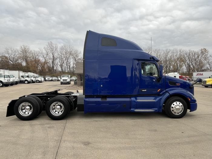 2022 Peterbilt 579 — photo 9