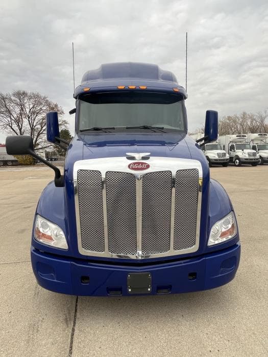 2022 Peterbilt 579 — photo 10