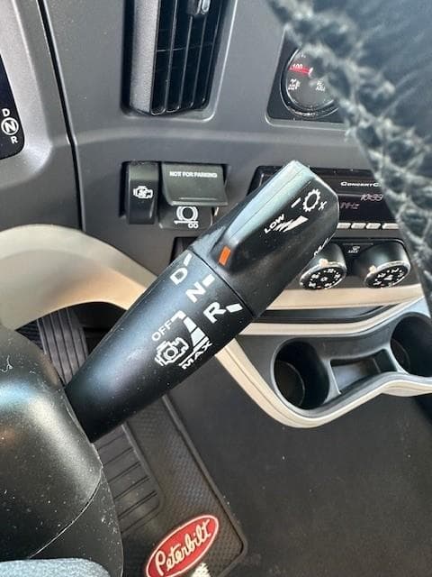 2025 Peterbilt 579 — photo 5