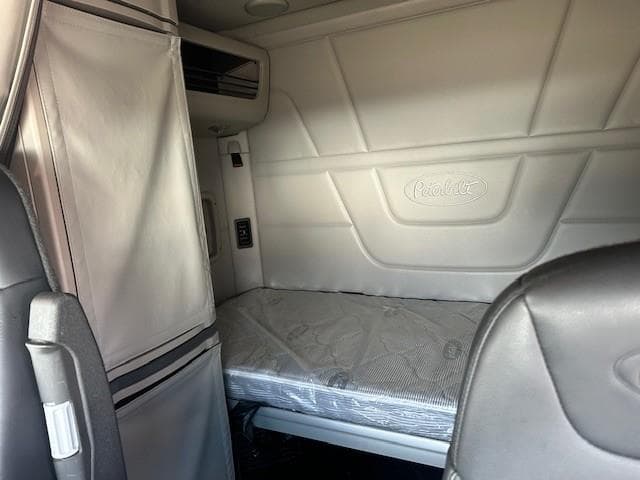 2025 Peterbilt 579 — photo 6
