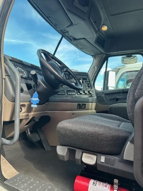 2018 Freightliner Cascadia — photo 4