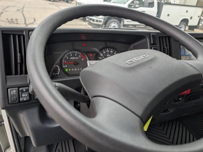 2026 Isuzu NRR — photo 13