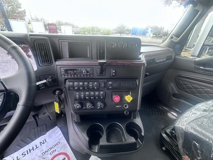 2026 International LT — photo 11