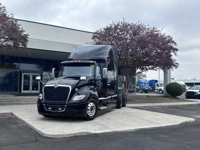 2026 International LT — photo 4