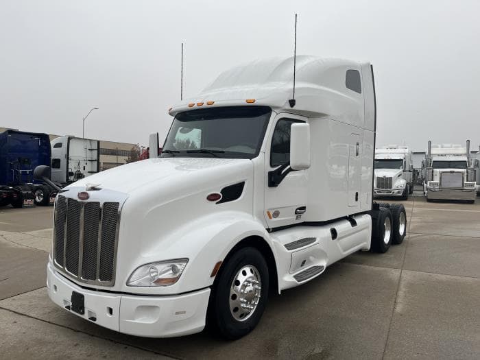 2022 Peterbilt 579 — photo 2
