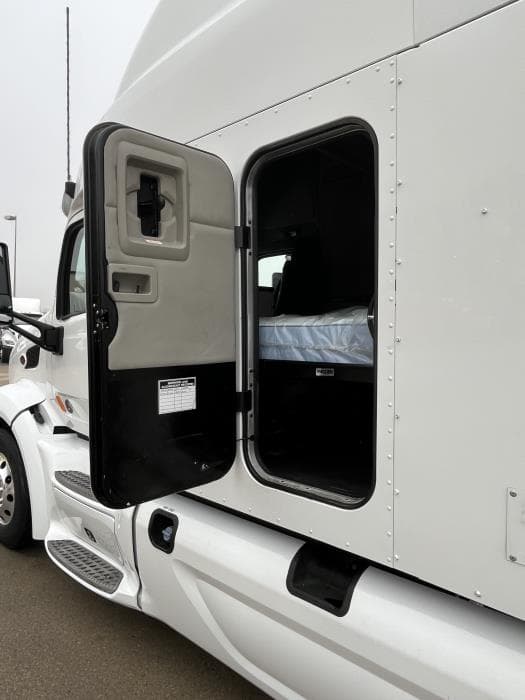 2022 Peterbilt 579 — photo 4
