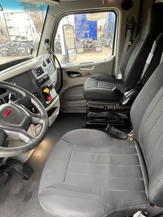 2022 Peterbilt 579 — photo 13