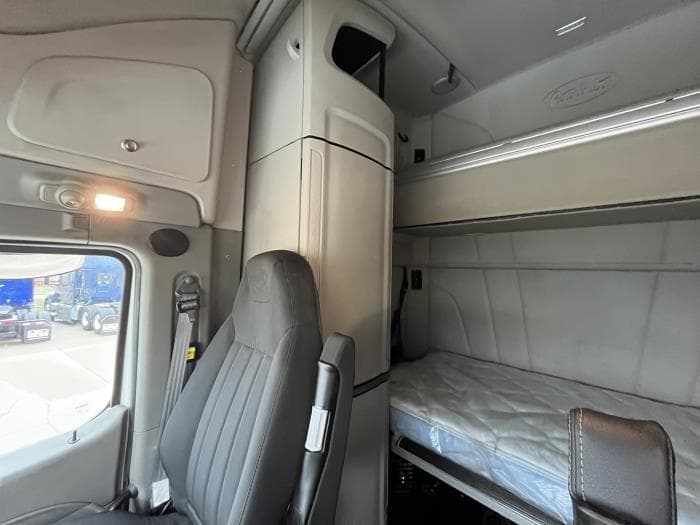 2022 Peterbilt 579 — photo 14