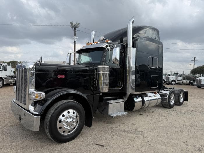 2022 Peterbilt 389 — photo 2