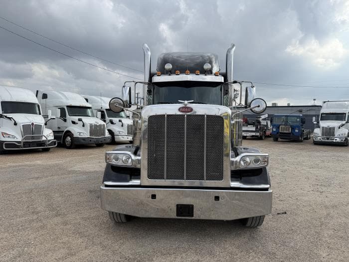 2022 Peterbilt 389 — photo 3