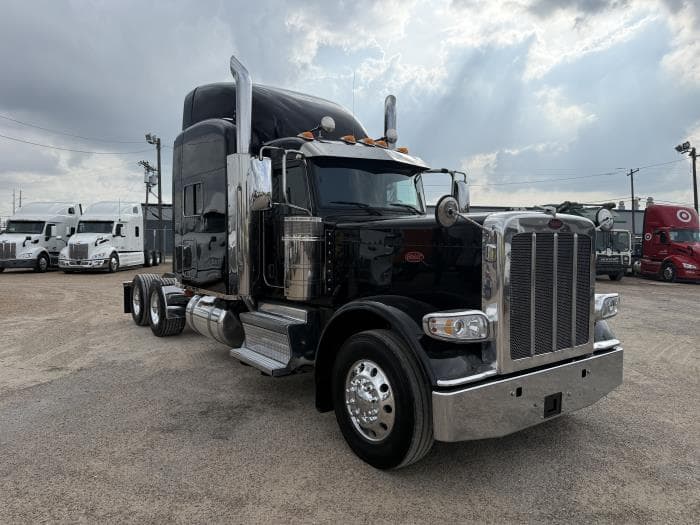 2022 Peterbilt 389 — photo 26