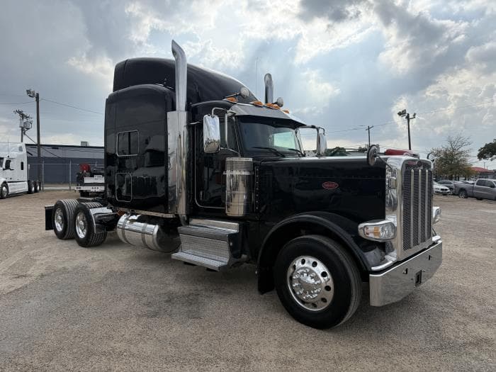 2022 Peterbilt 389 — photo 27