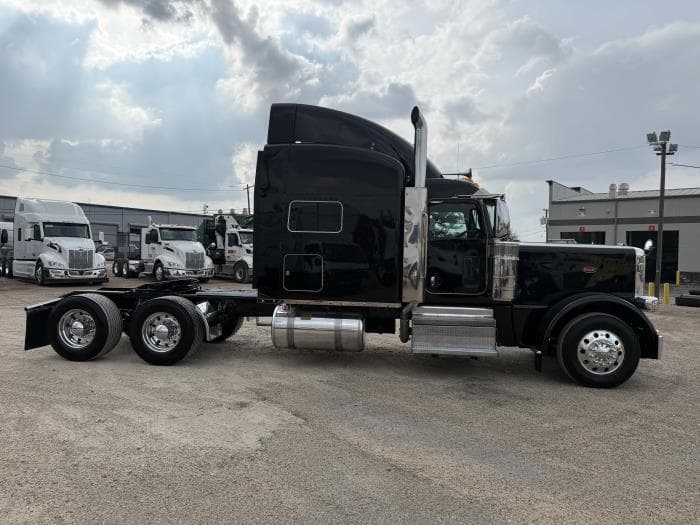 2022 Peterbilt 389 — photo 30