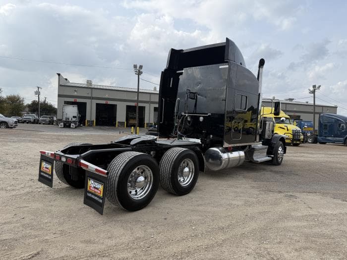 2022 Peterbilt 389 — photo 33