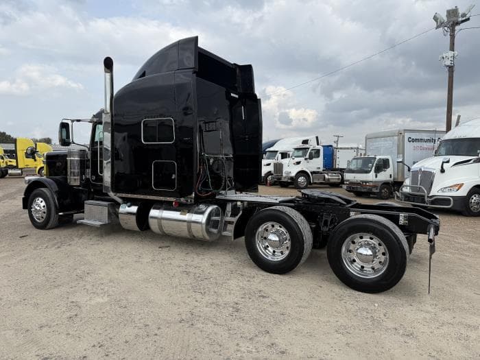 2022 Peterbilt 389 — photo 41