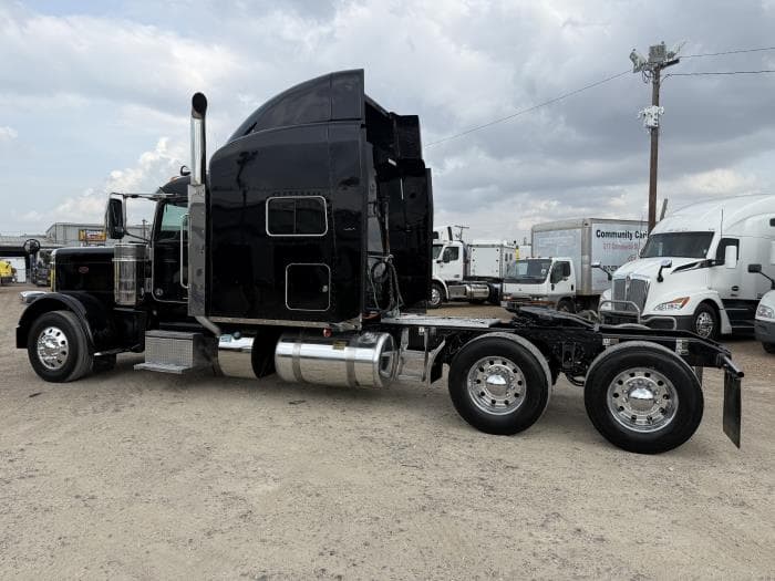 2022 Peterbilt 389 — photo 42