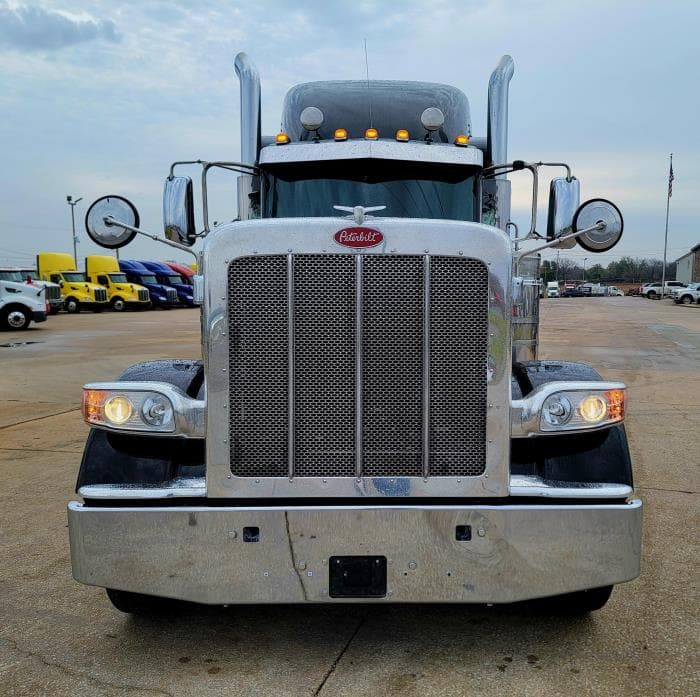 2022 Peterbilt 389 — photo 10