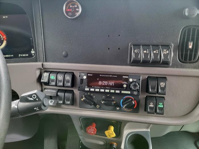 2022 Peterbilt 389 — photo 15