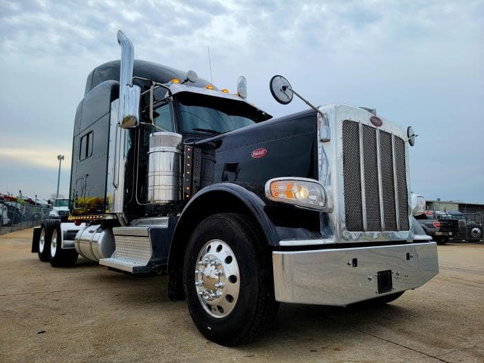 2022 Peterbilt 389 — photo 3