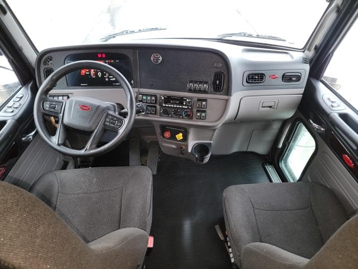 2022 Peterbilt 389 — photo 14