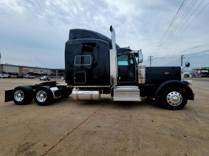 2022 Peterbilt 389 — photo 8