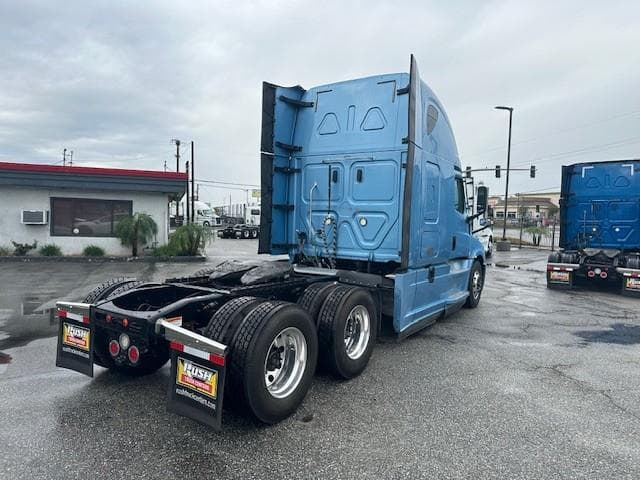 2021 Freightliner Cascadia — photo 13