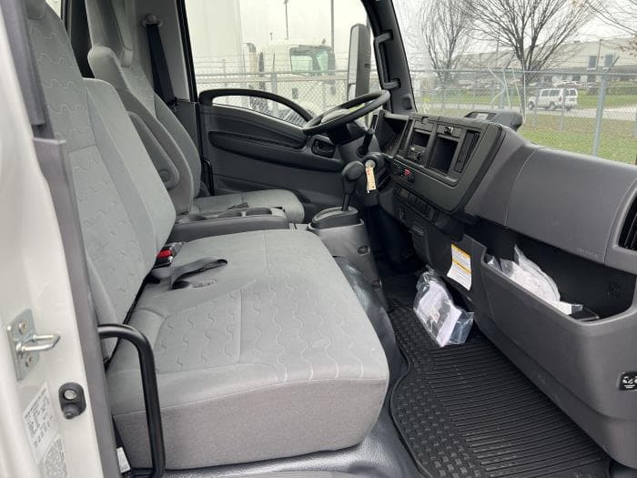 2025 Isuzu NPR — photo 16