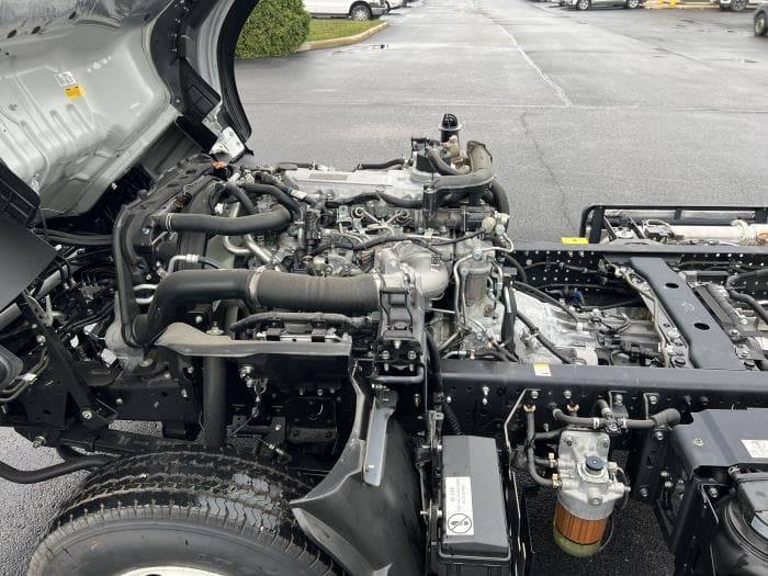 2025 Isuzu NPR — photo 17