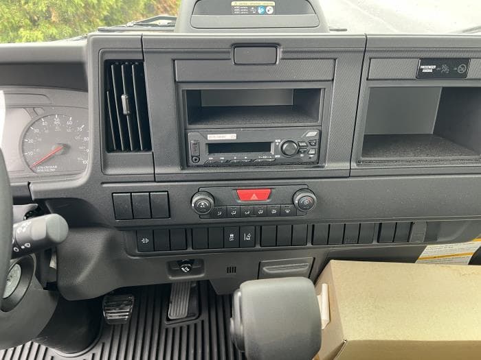 2025 Isuzu NPR — photo 18