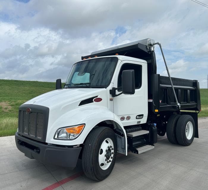 2025 Peterbilt 536 — photo 2