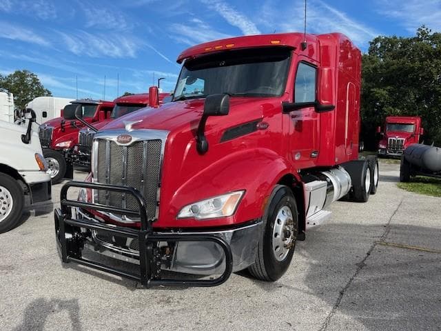 2022 Peterbilt 579 — photo 2