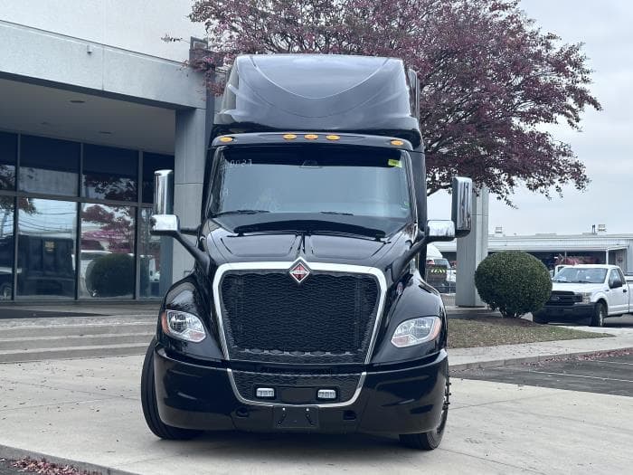 2026 International LT — photo 3