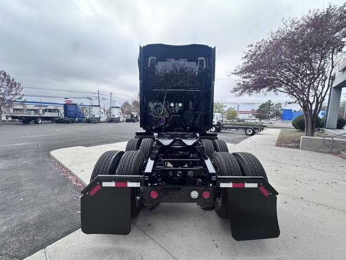 2026 International LT — photo 8