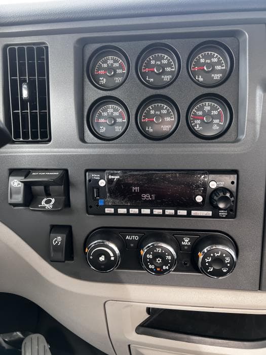 2026 Peterbilt 567 — photo 15