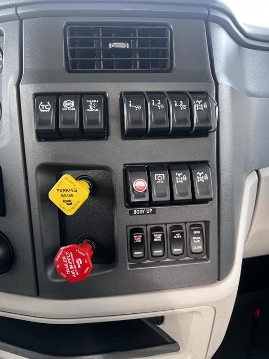 2026 Peterbilt 567 — photo 16