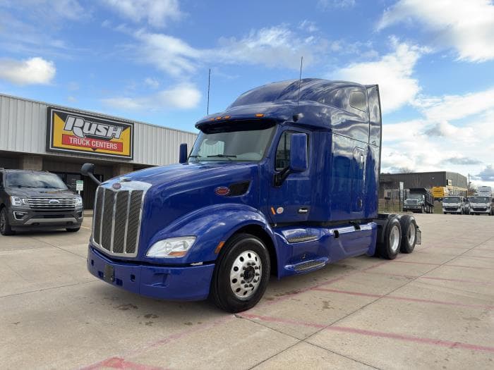 2022 Peterbilt 579 — photo 2