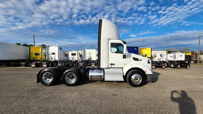 2020 Peterbilt 579 — photo 7