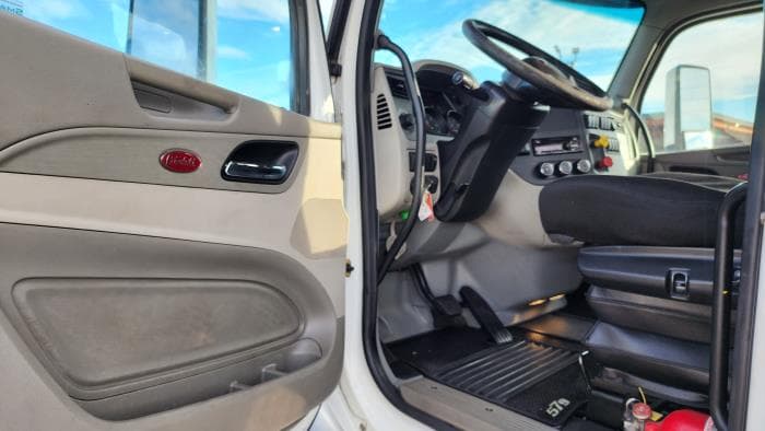 2020 Peterbilt 579 — photo 10