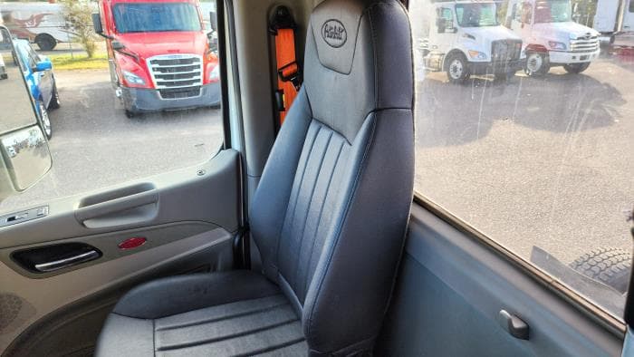 2020 Peterbilt 579 — photo 12