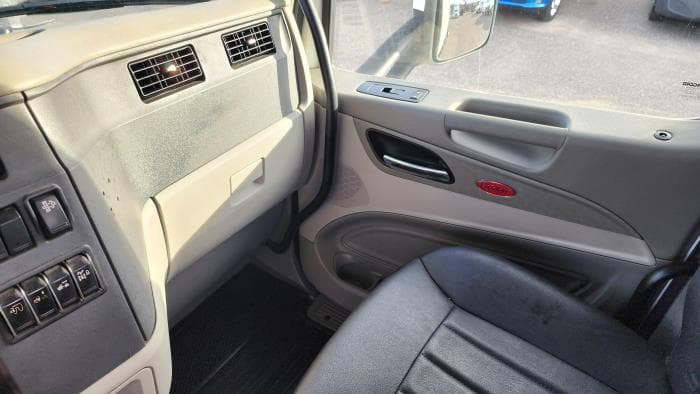 2020 Peterbilt 579 — photo 13