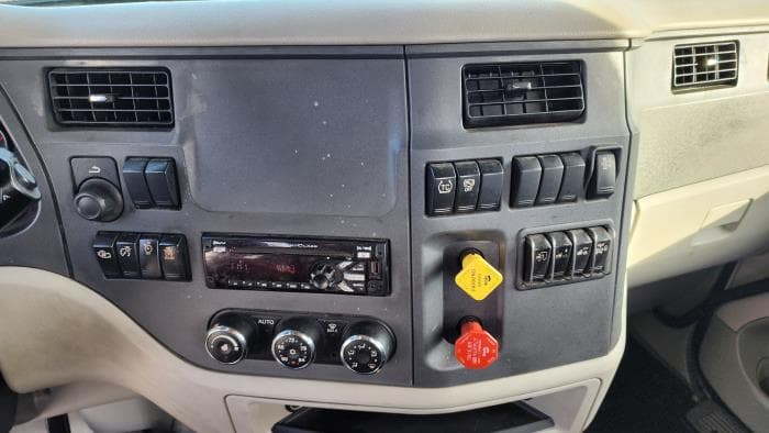 2020 Peterbilt 579 — photo 14