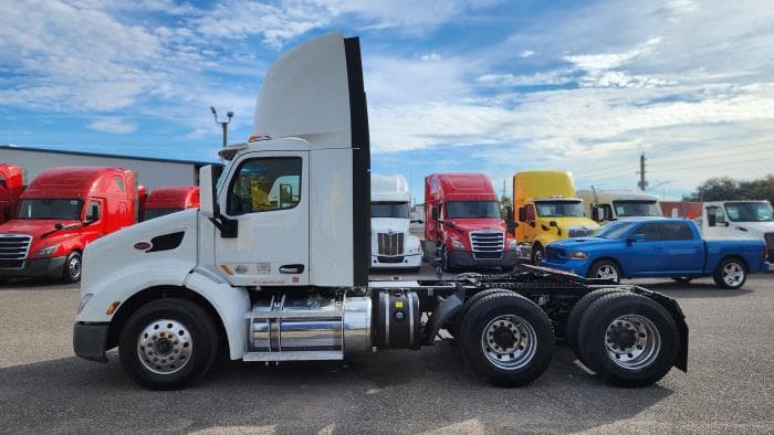2020 Peterbilt 579 — photo 3