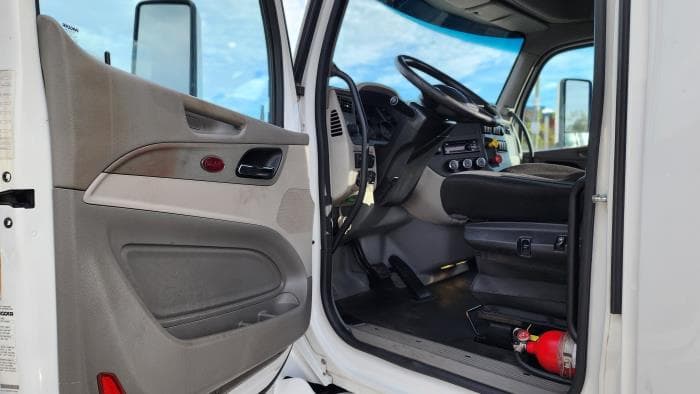 2020 Peterbilt 579 — photo 10