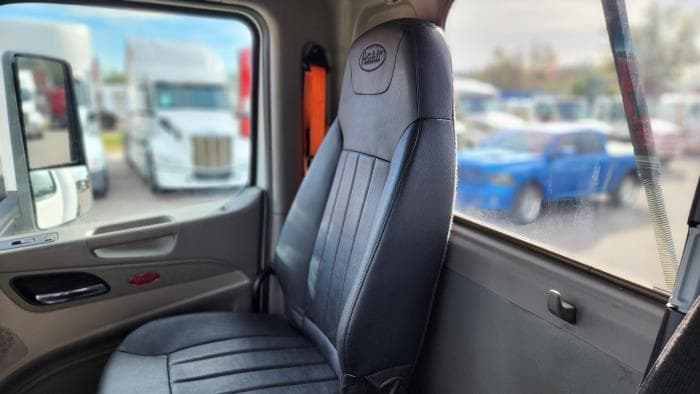 2020 Peterbilt 579 — photo 12