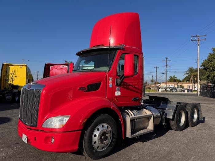 2020 Peterbilt 579 — photo 2