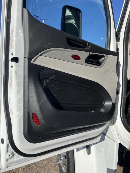 2026 Peterbilt 567 — photo 10